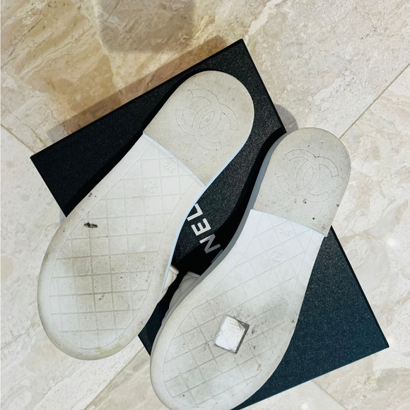 Chanel CC Logo Slides - Picture 8 of 11